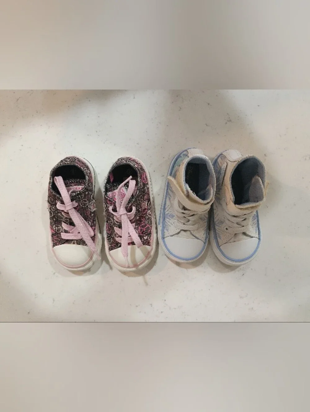 Converse one pair